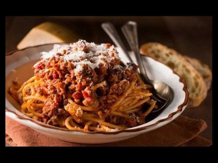 Tallarines Caseros Bolognesa